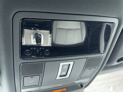 Used 2023 Land Rover Range Rover Evoque R-Dynamic SE image 35