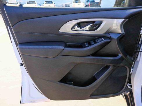 Used 2023 Chevrolet Traverse LT FWD image 23