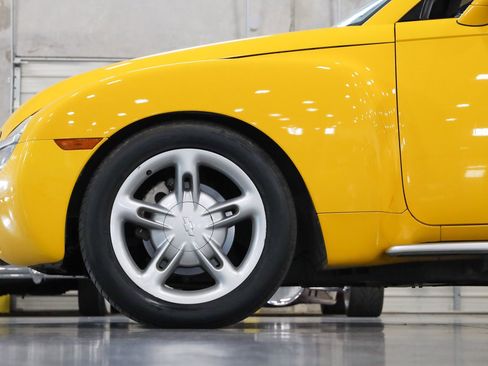 Used 2004 Chevrolet SSR w/ Preferred Equipment Group image 18