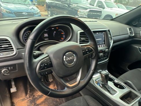 Used 2018 Jeep Grand Cherokee Laredo image 24