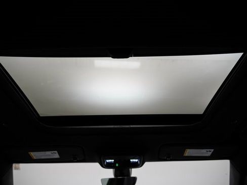 Used 2022 Chevrolet Traverse Premier w/ Redline Edition image 28