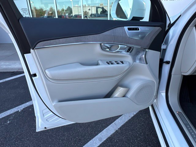 Used 2024 Volvo XC90 B6 Ultimate w/ Protection Package Premier AWD/4WD image 7