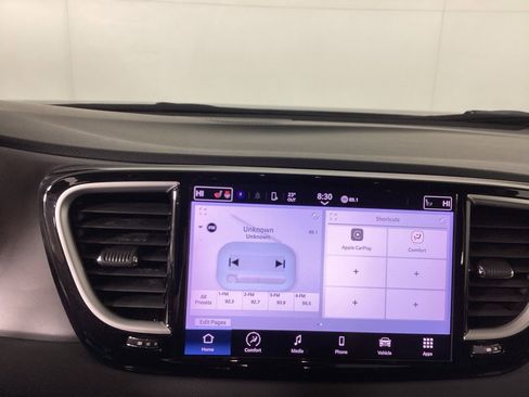 Used 2023 Chrysler Pacifica Touring-L image 29