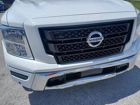 Used 2022 Nissan Titan SV w/ SV Convenience Package RWD image 27