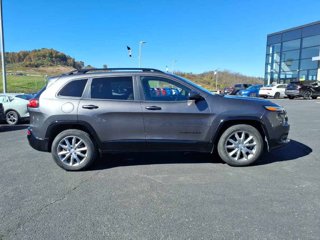 Used 2018 Jeep Cherokee Latitude AWD/4WD image 6
