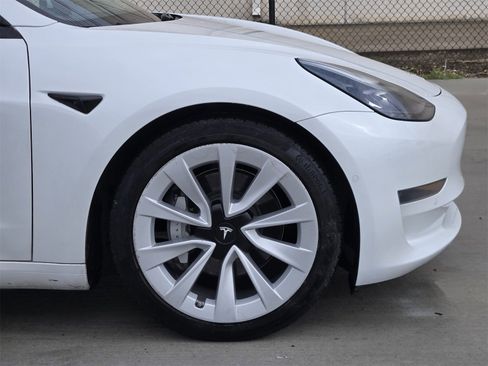 Used 2021 Tesla Model 3 Standard Range Plus image 8
