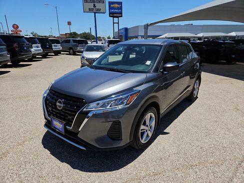 Used 2023 Nissan Kicks S FWD image 4