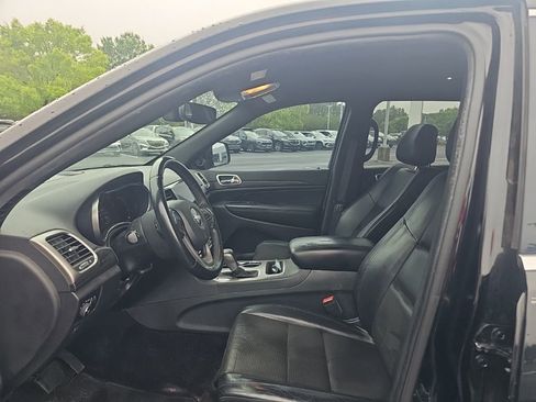 Used 2019 Jeep Grand Cherokee Laredo w/ Laredo X Package RWD image 10