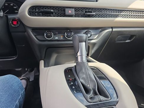 Used 2023 Honda HR-V LX image 16