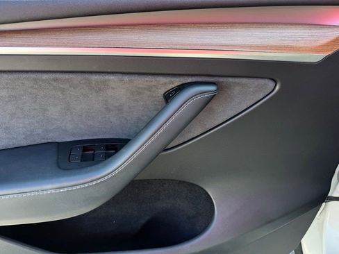 Used 2022 Tesla Model Y Long Range image 17