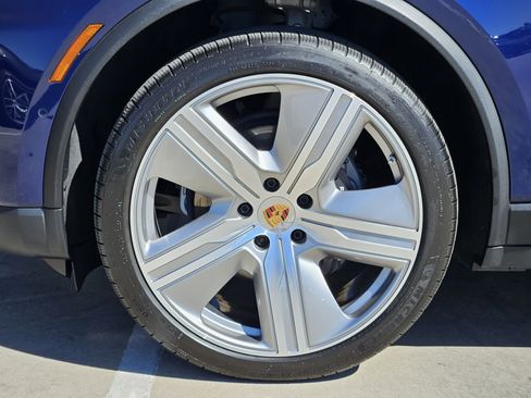 Certified 2024 Porsche Macan 4 Electric image 14