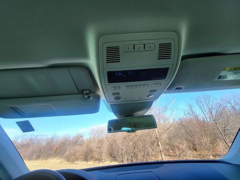 Used 2016 Volkswagen Touareg Sport image 23