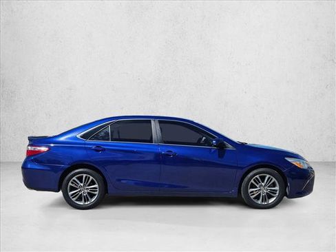 Used 2015 Toyota Camry SE image 4