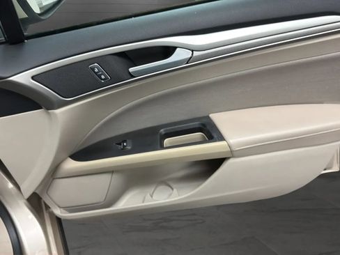 Used 2019 Ford Fusion SE FWD image 18