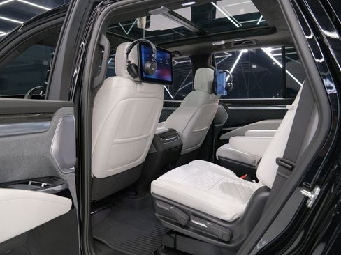 Used 2026 Cadillac Escalade V w/ LPO, ONYX Package image 52