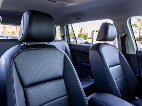 Used 2020 Volkswagen Tiguan SE w/ 3rd Row Seat Package AWD/4WD image 25