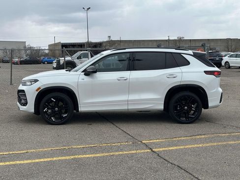 New 2026 Volkswagen Tiguan SE R-Line image 2