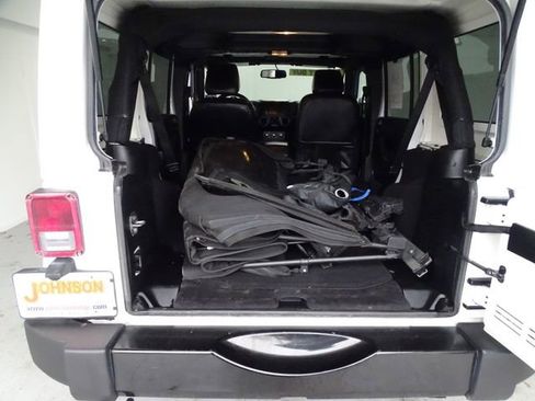 Used 2018 Jeep Wrangler Unlimited Sahara image 18