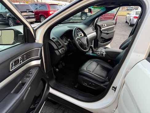Used 2016 Ford Explorer XLT w/ Equipment Group 202A image 10