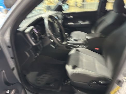 Used 2018 Toyota Tacoma TRD Off-Road w/ Technology Package image 16