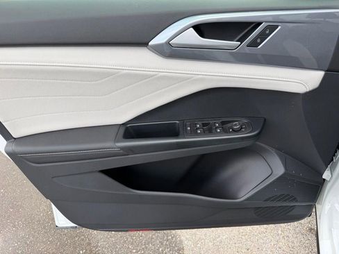 New 2026 Volkswagen Taos SEL AWD/4WD image 12