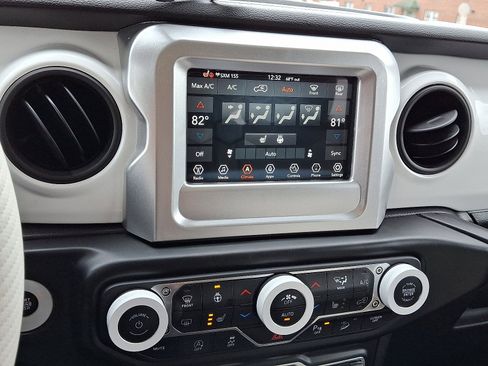 Used 2021 Jeep Wrangler Islander image 15