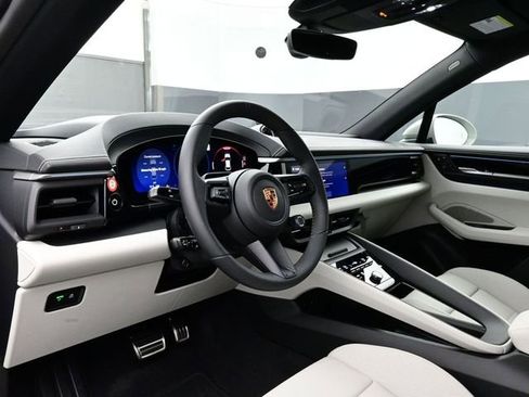 New 2026 Porsche Macan 4S Electric AWD/4WD image 4