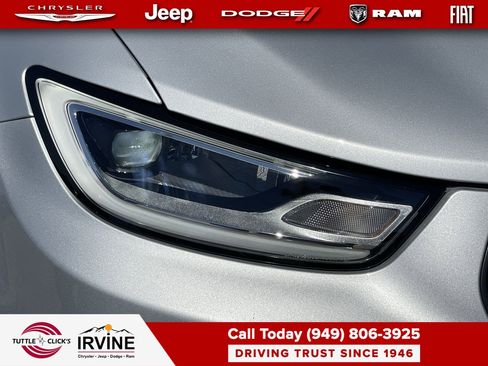Used 2026 Chrysler Pacifica Limited w/ Uconnect Theater Family Group image 7