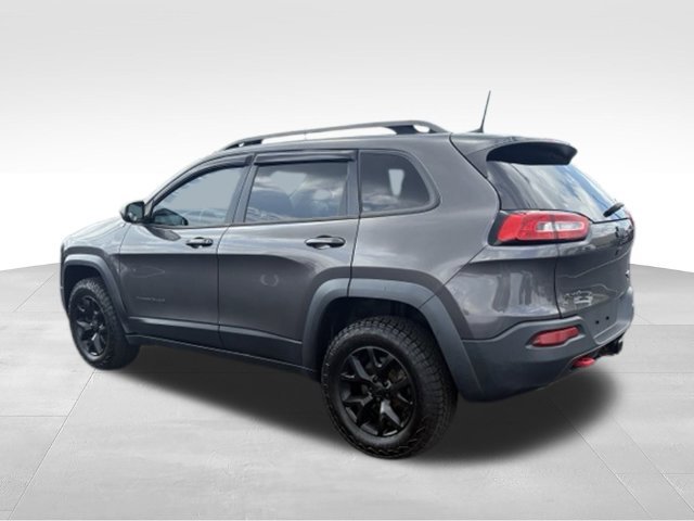 Used 2018 Jeep Cherokee Trailhawk w/ Cold Weather Group AWD/4WD image 2