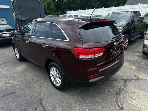 Used 2017 Kia Sorento FWD image 4