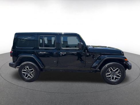 Used 2025 Jeep Wrangler Unlimited Sahara AWD/4WD image 12