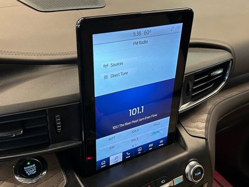 Used 2020 Ford Explorer Platinum w/ Premium Technology Package image 12