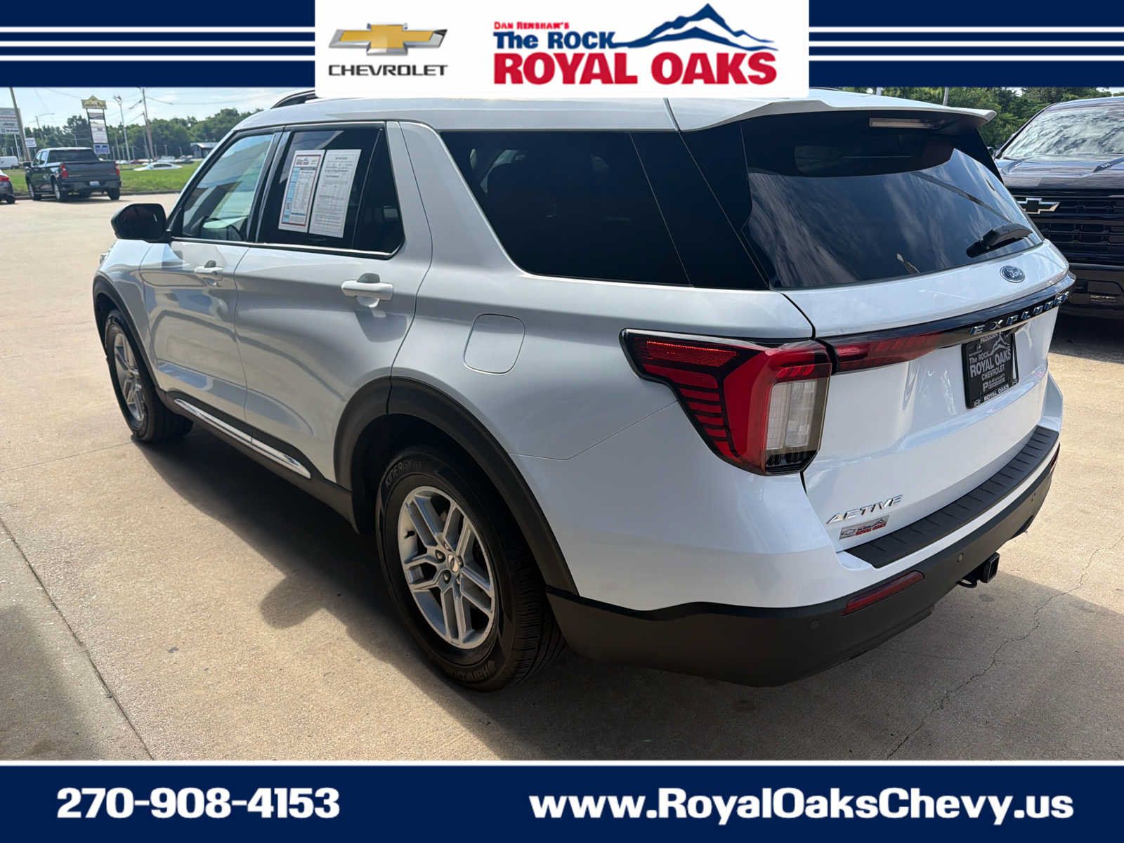 Used 2025 Ford Explorer Active RWD image 3