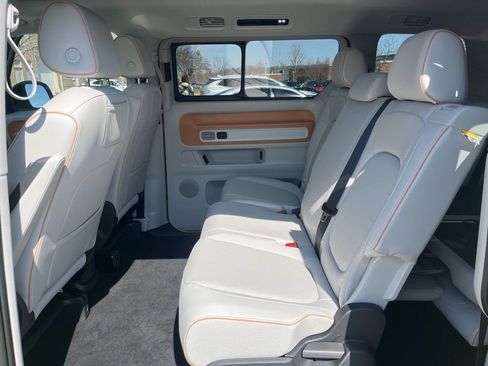 New 2025 Volkswagen ID. Buzz 1st Edition image 24