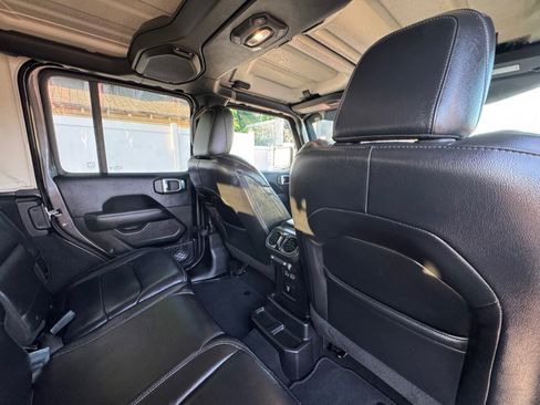 Used 2018 Jeep Wrangler Unlimited Sahara w/ Safety Group AWD/4WD image 36