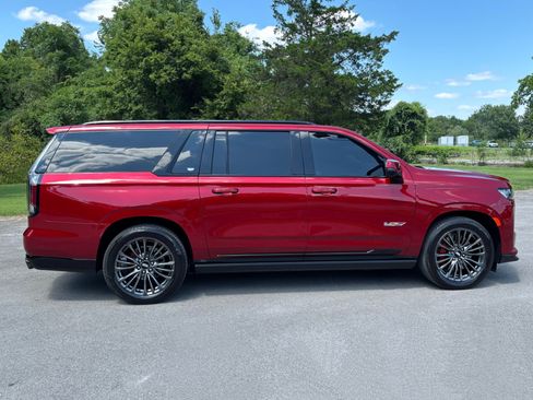 Used 2023 Cadillac Escalade ESV V AWD/4WD image 7
