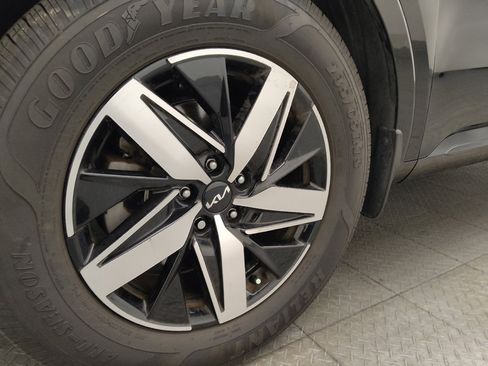 Used 2023 Kia Sorento S image 31