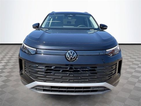 New 2025 Volkswagen Tiguan SE image 2
