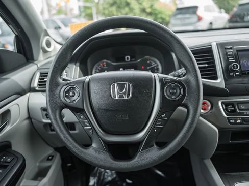 Used 2017 Honda Pilot LX image 29