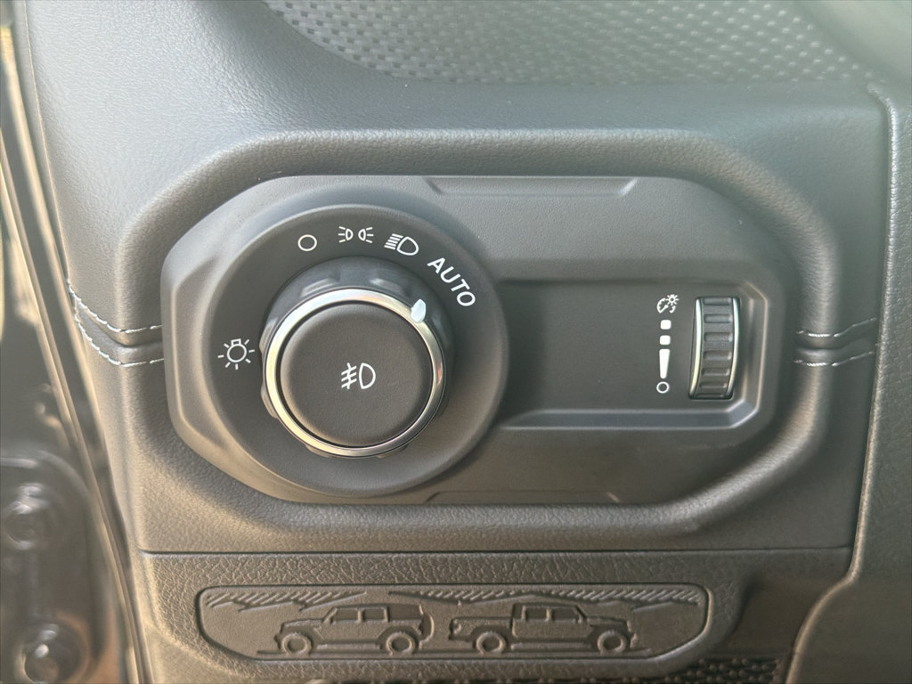 Used 2025 Jeep Wrangler Unlimited Rubicon AWD/4WD image 15