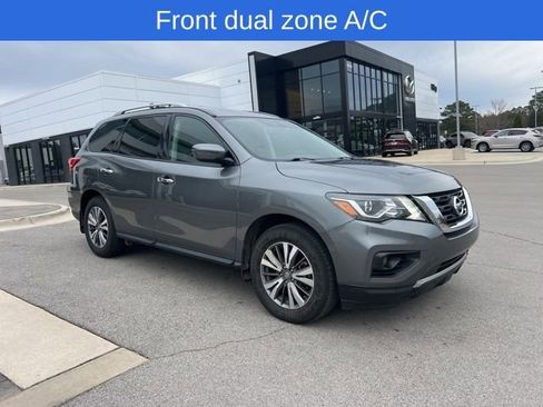 Used 2020 Nissan Pathfinder SV image 3