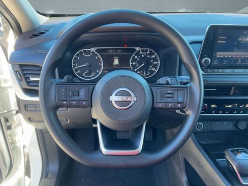 Used 2023 Nissan Rogue SV image 17