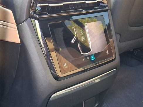 Certified 2025 Cadillac Escalade IQ Luxury 2 AWD/4WD image 9