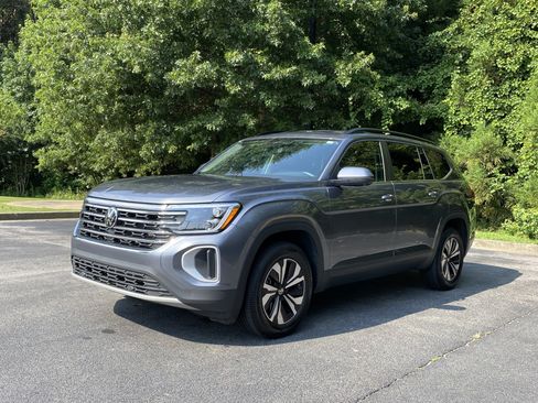 Used 2025 Volkswagen Atlas SE FWD image 5