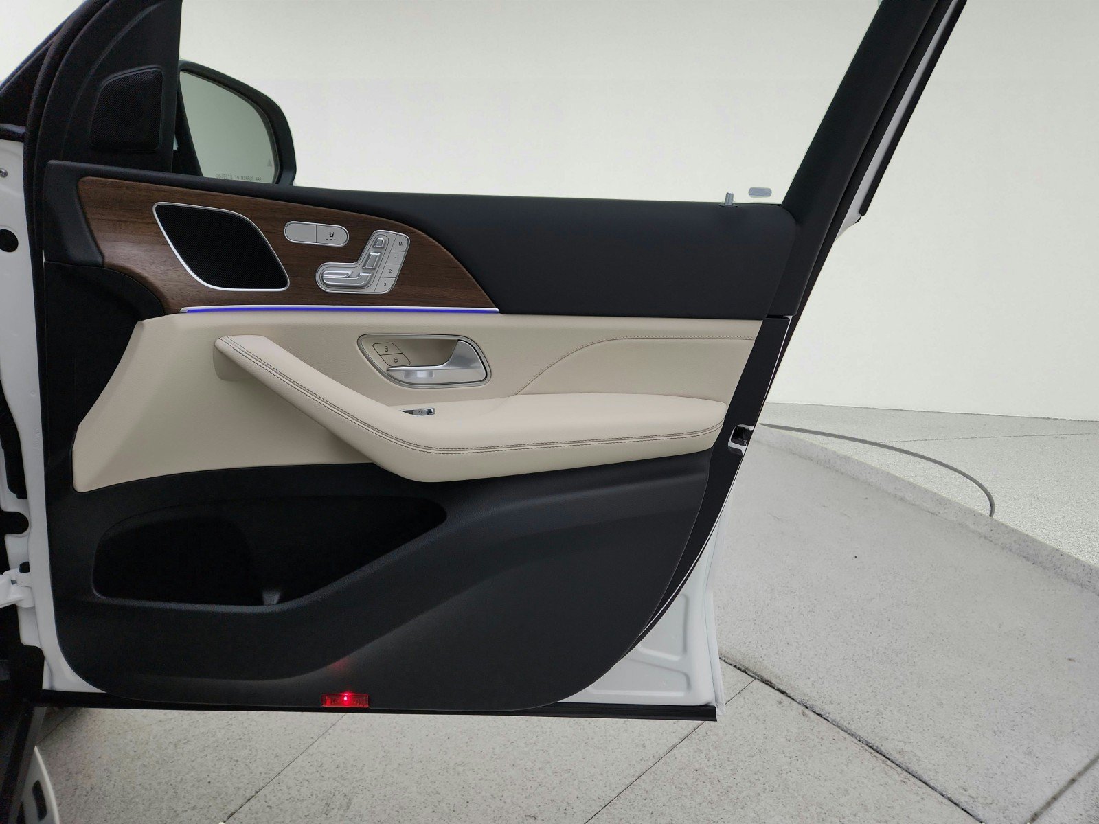 Certified 2025 Mercedes-Benz GLE 350 4MATIC image 32