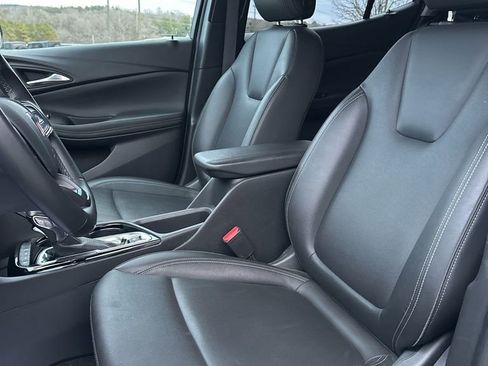 Used 2024 Buick Encore GX Sport Touring image 9