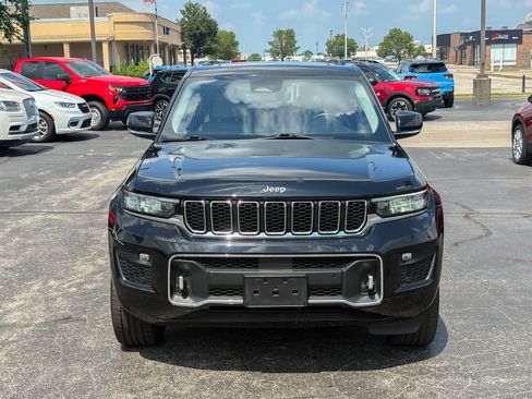 Used 2022 Jeep Grand Cherokee Overland w/ Luxury Tech Group IV AWD/4WD image 4