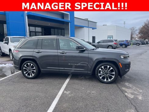 Used 2023 Jeep Grand Cherokee Overland w/ Luxury Tech Group IV image 2