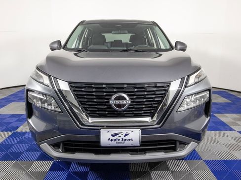 Used 2022 Nissan Rogue SV image 2