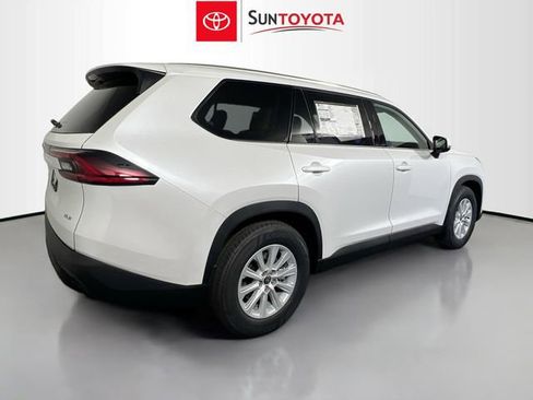 New 2026 Toyota Grand Highlander XLE FWD image 3
